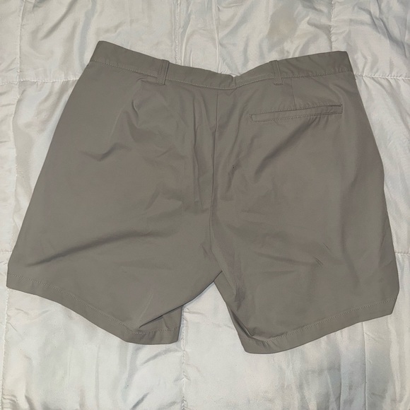 J. Crew Men's 7” Inseam Tan Shorts - Picture 5 of 9